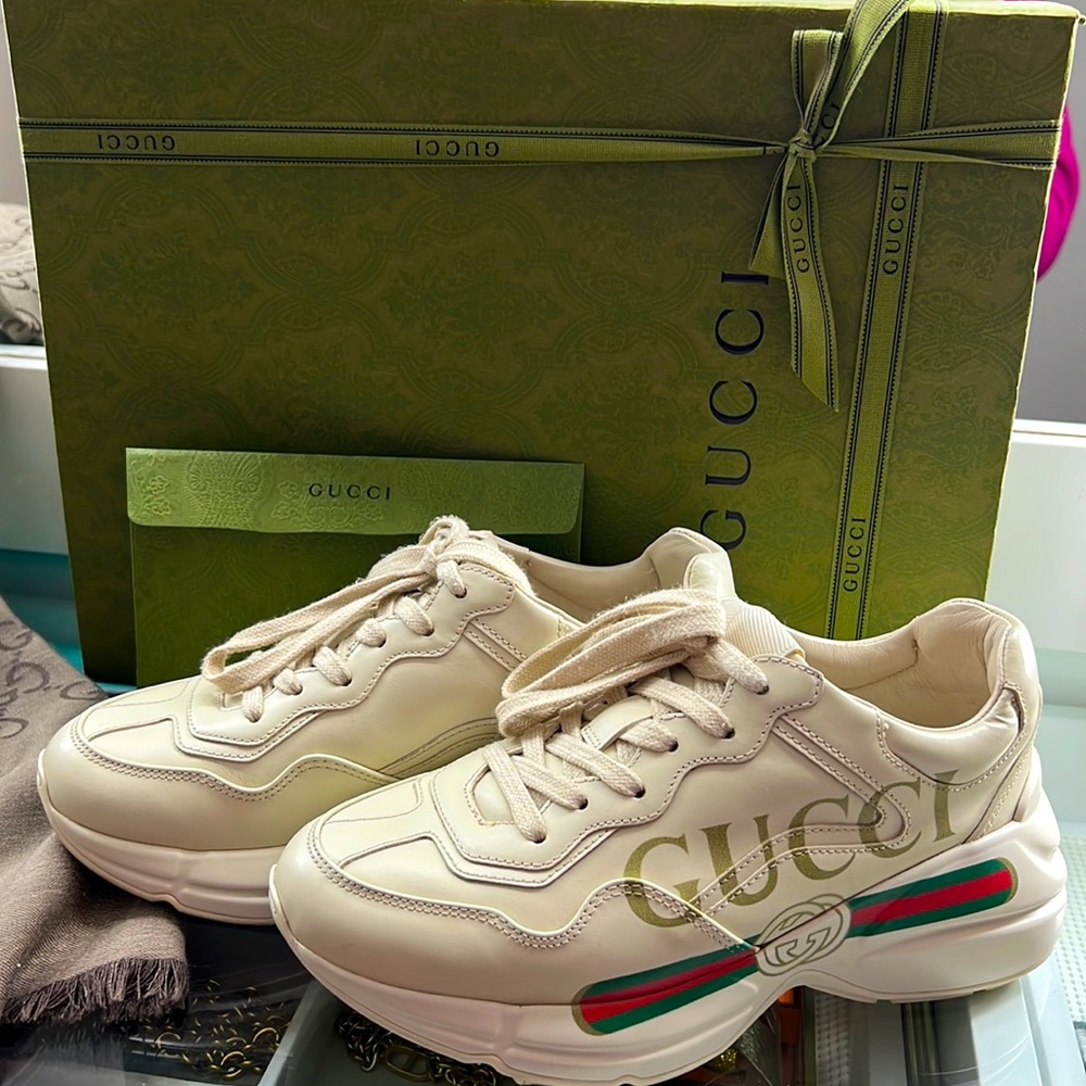 Gucci  Rhyton leather sneakers
